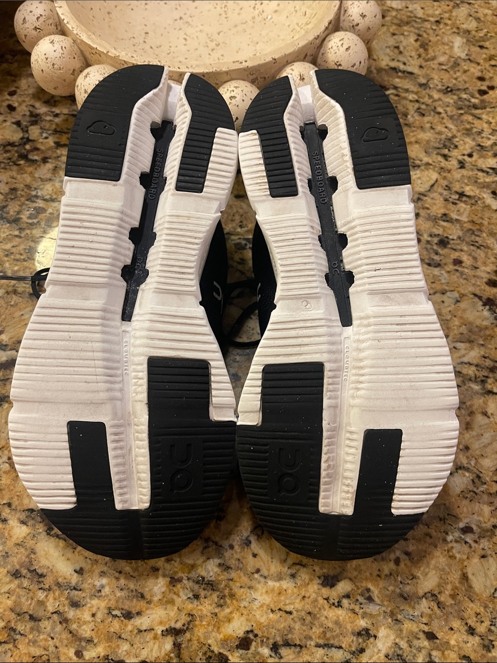 Women’s On Cloud Athletic Sneakers in Black - Picture 4 of 8